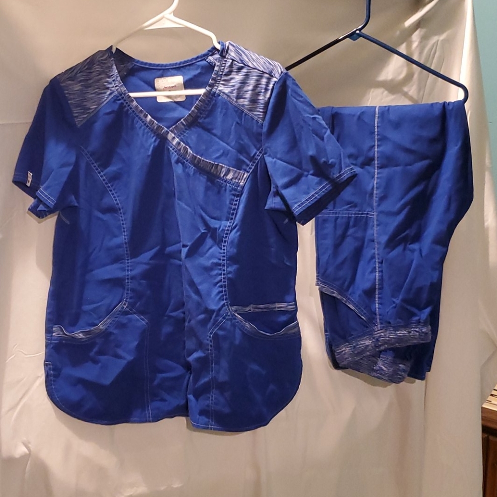 Scrub set